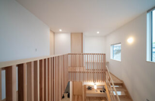 2箇所の吹き抜けで光がたっぷり入る平屋のような開放感がある住まい - おばま工務店 - セカンドフロア