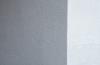 欧州壁と鎧張りのバランスが美しい外観の機能的な自然素材の住まい - おばま工務店 - 欧州壁