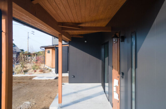 土間もロフトも叶う充実の機能性と開放感を備えた平屋 - おばま工務店 - 玄関