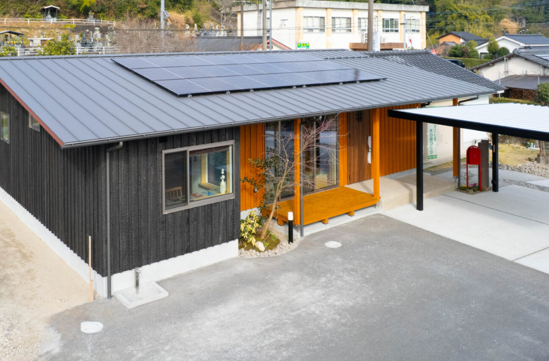 杉の温もりと土間が広がる猫と心地よく暮らす和モダンな平屋 - おばま工務店 - 外観