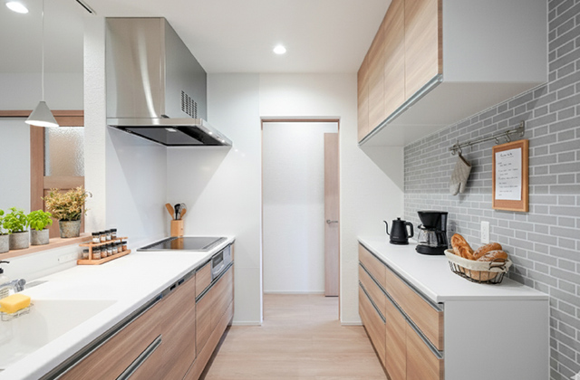 キッチン -「木咲な家」平屋建て「人目を気にせず寛げる大きなお庭がある家」(鹿児島市) - 三洋ハウス