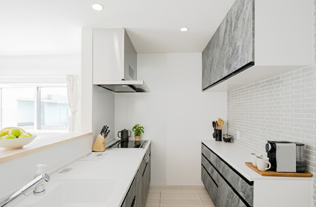 キッチン -「木咲な家」2階建て「白を基調とした洗練されたLDKの家」(鹿児島市) - 三洋ハウス