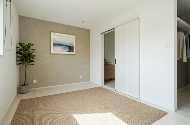 寝室 -「木咲な家」2階建て「白を基調とした洗練されたLDKの家」(鹿児島市) - 三洋ハウス