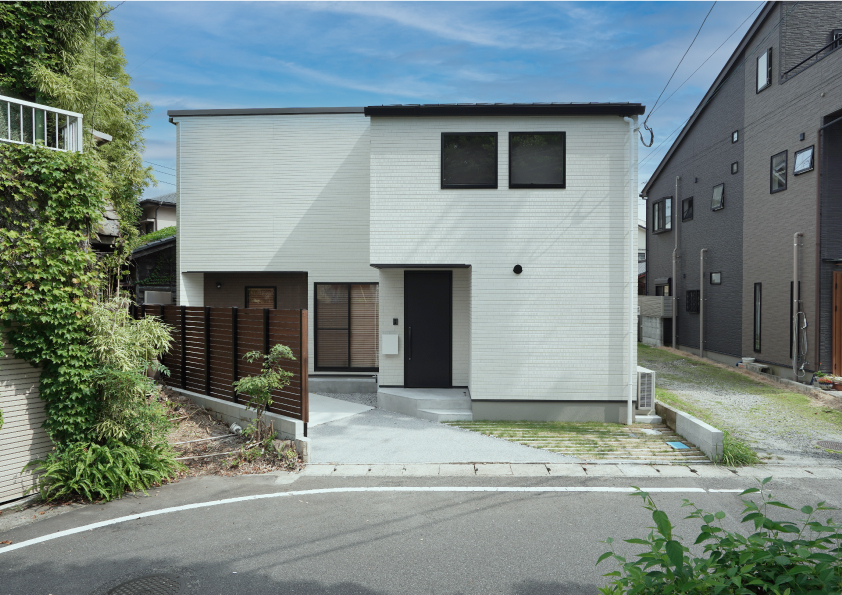 変形地を活かした明るく開放感のある二階建ての家＿三洋ハウス