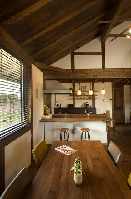 キッチン・ダイニング - 姶良展示場「伝統様式を取り入れた焼杉とひのきが彩る住まい」(姶良市) - 綿半林業鹿児島店｜サイエンスホーム