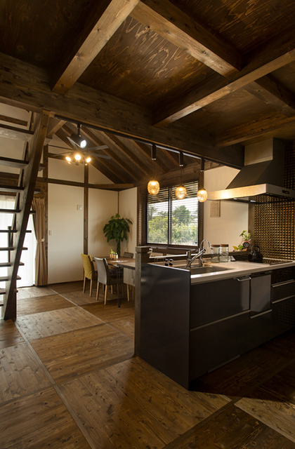 LDK - 姶良展示場「伝統様式を取り入れた焼杉とひのきが彩る住まい」(姶良市) - 綿半林業鹿児島店｜サイエンスホーム