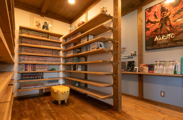 深い木の色と光が溶け合う「好き」が詰まったペットと暮らす和モダン平屋 - サイエンスホーム - ライブラリースペース