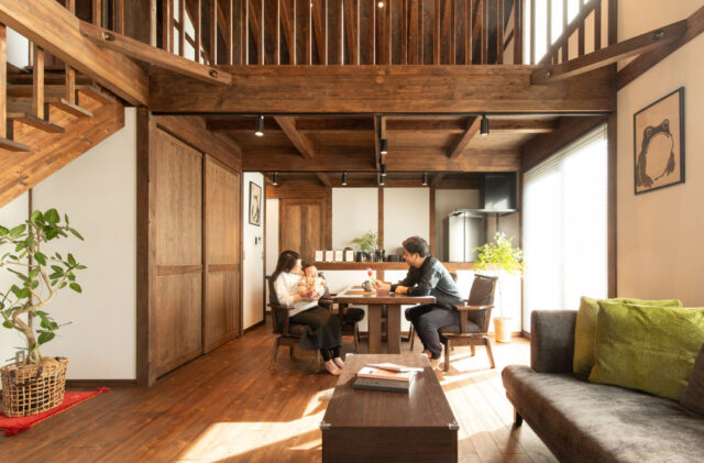 古民家の趣を愉しめる機能性豊かな情緒あふれる開放的な住まい - サイエンスホーム - ダイニング
