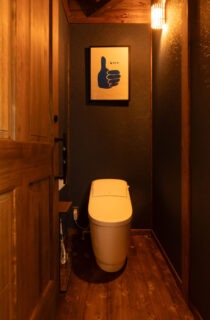 古民家の趣を愉しめる機能性豊かな情緒あふれる開放的な住まい - サイエンスホーム - トイレ