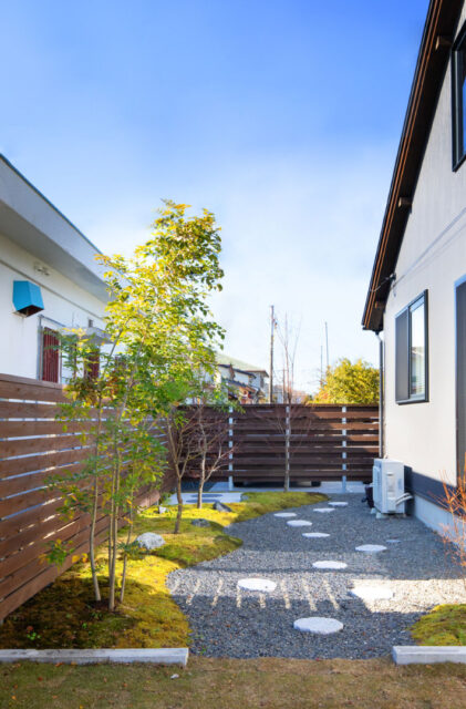 古民家の趣を愉しめる機能性豊かな情緒あふれる開放的な住まい - サイエンスホーム - 外構