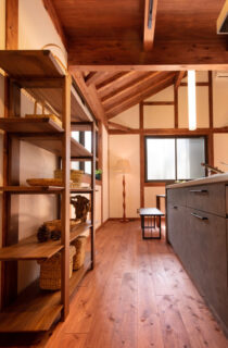 和の趣と光がやさしく調和する圧倒的な開放感に包まれたひのきの家 - サイエンスホーム - キッチン