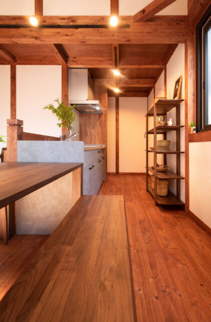 和の趣と光がやさしく調和する圧倒的な開放感に包まれたひのきの家 - サイエンスホーム - ダイニング