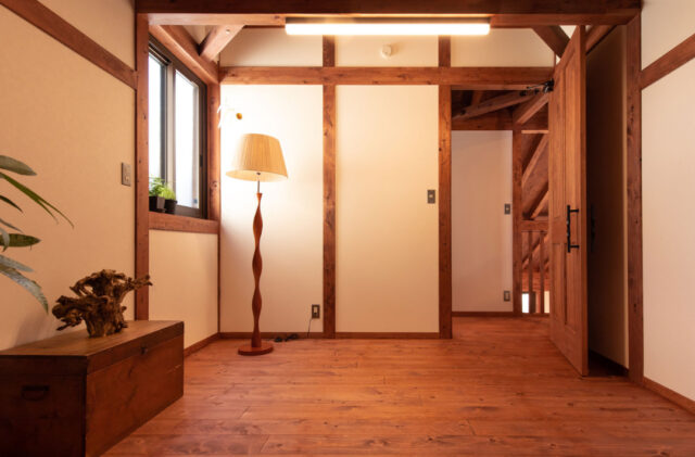 和の趣と光がやさしく調和する圧倒的な開放感に包まれたひのきの家 - サイエンスホーム - 洋室