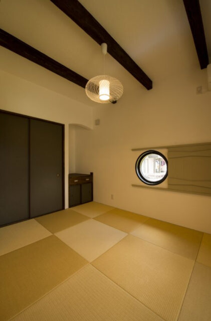 アンティークが似合う白壁と化粧梁のコントラストが美しいクラシカルな平屋 - 成建ホーム - 和室