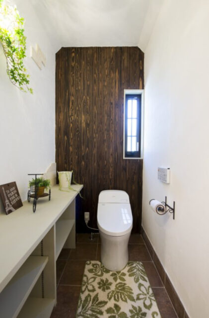 アンティークが似合う白壁と化粧梁のコントラストが美しいクラシカルな平屋 - 成建ホーム - トイレ