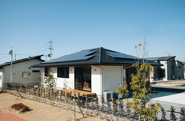 太陽光発電システム - AI TOWN天辰Ⅱ期No.35「大容量太陽光発電システム搭載のサスティナブルな3LDK+ロフトの平屋」(薩摩川内市) - SELECTINO