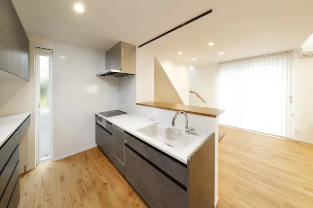 鹿児島市桜ケ丘にて「空間を縦に生かして、開放感・収納・ワークスペースを創出!心にも時間にもゆとりが生まれる♪35坪2階建て」の完成見学会【12/13,14】