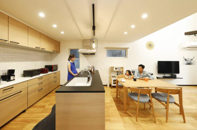 段下がり和室やスキップフロアが魅力の立体的な4層住宅 - 七呂建設 - LDK