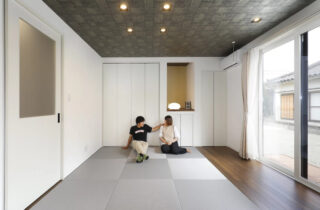 勾配天井の大空間と縁側のある和室が心地よいモダンな平屋 - 七呂建設 - 和室