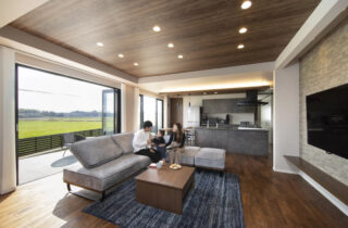 田園の借景を取り込んだホテルライクで開放的な平屋 - 七呂建設 - LDK