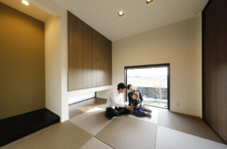田園の借景を取り込んだホテルライクで開放的な平屋 - 七呂建設 - 和室