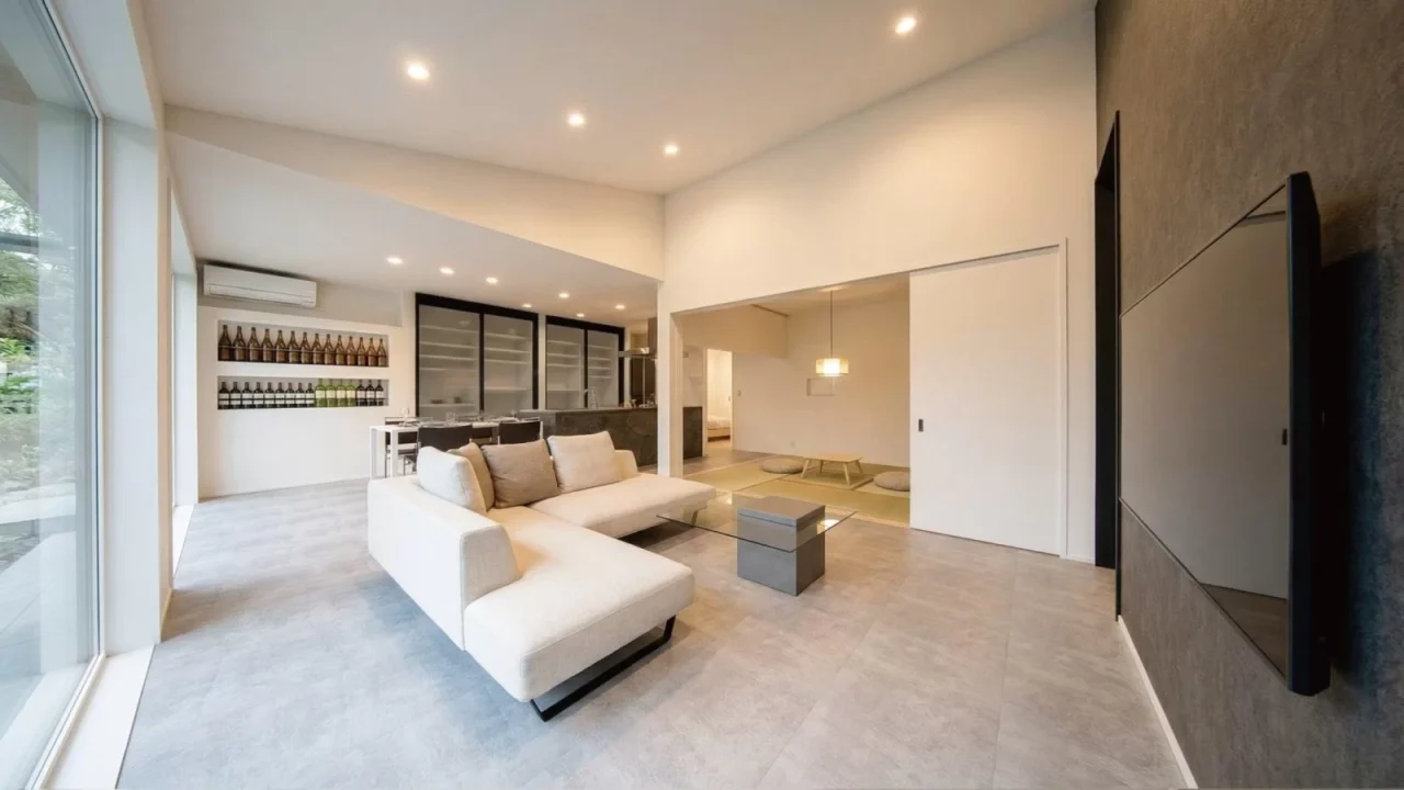 鹿児島市千年にて「書庫でおこもりも、酒棚を眺めながらの晩酌も叶える！大空間LDKと和室がつながる33坪平屋」の完成見学会【5/2-6】