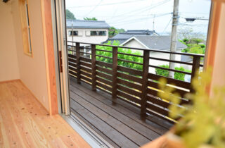 スローライフを楽しむ2階建ての海の家 - 施工事例 - 建築工房匠