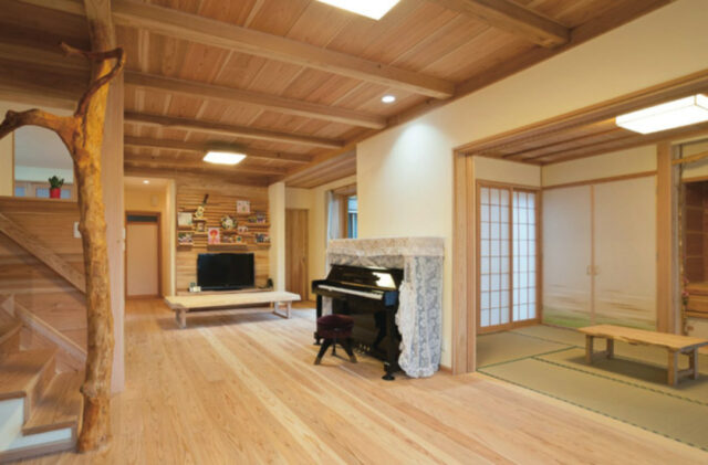 無垢の木に包まれた自然素材の省エネ住宅 - 建築工房匠 - LDK