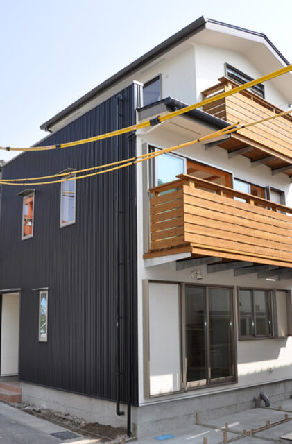 木と光が織りなす和モダンでスタイリッシュな3階建てのお家 - 建築工房匠 - 外観