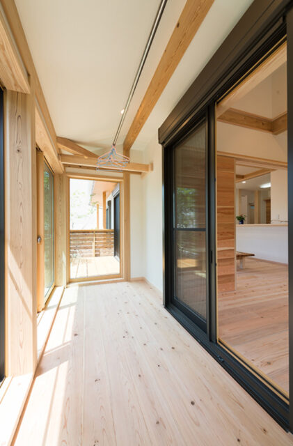 木の香りと和の伝統美が調和する心地良いモダンなお家 - 建築工房匠 - サンルーム