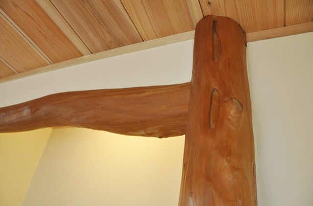 畳と木の温もりあふれる和モダンな土壁のお家 - 建築工房匠 - 再利用柱