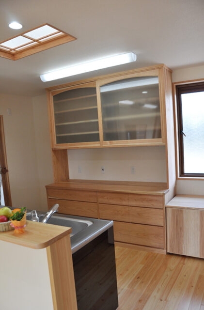 畳と木の温もりあふれる和モダンな土壁のお家 - 建築工房匠 - キッチン収納