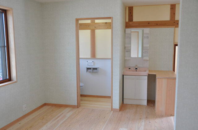 畳と木の温もりあふれる和モダンな土壁のお家 - 建築工房匠 - 洗面・トイレ