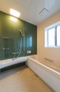 和モダンとナチュラルが融合した中二階のゼロエネハウス - 建築工房匠 - お風呂