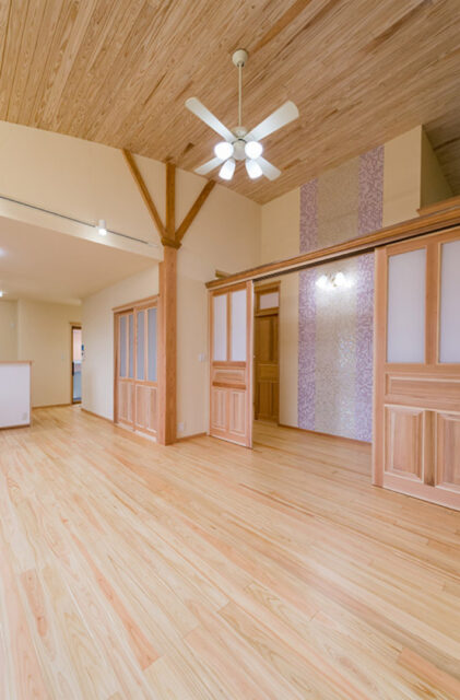 和モダンとナチュラルが融合した中二階のゼロエネハウス - 建築工房匠 - LDK