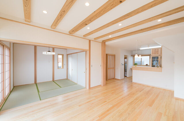 日本らしい佇まいにモダンがやさしくなじむ光と風を感じる住まい - 建築工房匠 - LDK