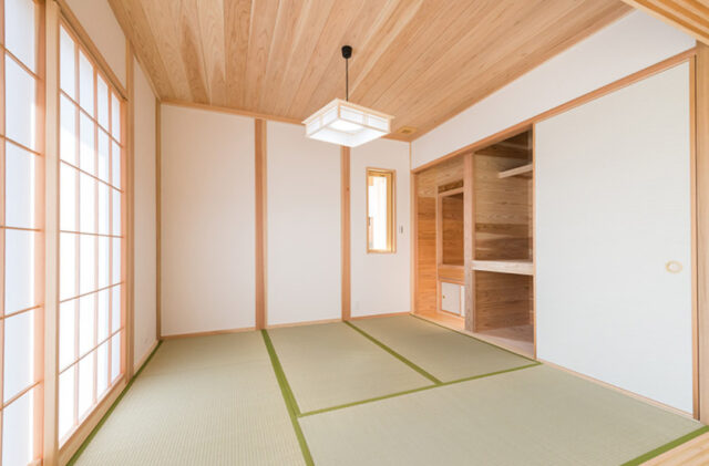 日本らしい佇まいにモダンがやさしくなじむ光と風を感じる住まい - 建築工房匠 - 和室