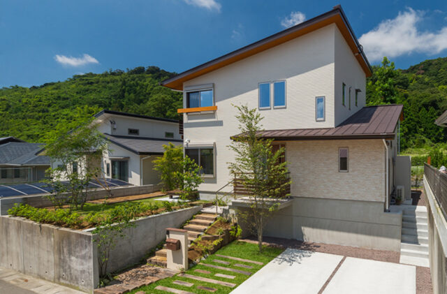 家族が健やかに過ごせる自然に包まれた鹿児島の木と暮らす2階建て - 建築工房匠 - 外観