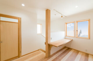 家族が健やかに過ごせる自然に包まれた鹿児島の木と暮らす2階建て - 建築工房匠 - 2階・階段