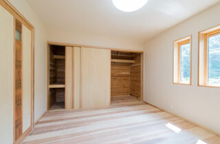 家族が健やかに過ごせる自然に包まれた鹿児島の木と暮らす2階建て - 建築工房匠 - 子供部屋2