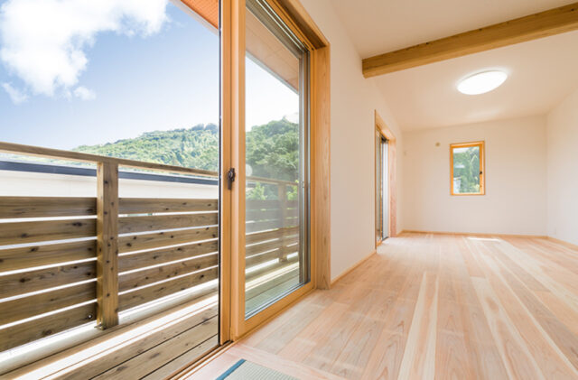 家族が健やかに過ごせる自然に包まれた鹿児島の木と暮らす2階建て - 建築工房匠 - 2階洋室