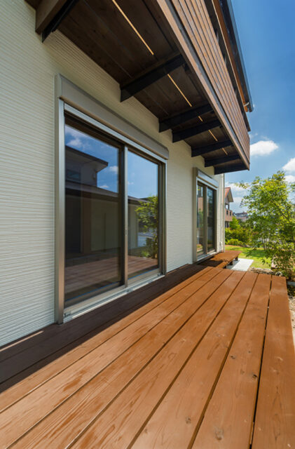 家族が健やかに過ごせる自然に包まれた鹿児島の木と暮らす2階建て - 建築工房匠 - 1階テラス