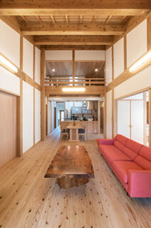 白の壁と木の表情が絶妙なバランスの平成の「和」の家 - 施工事例 - 建築工房匠