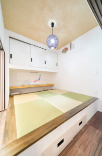 和モダンな外観に多彩なデザインが共演する完璧な動線の平屋 - トータルハウジング - 小上がり和室