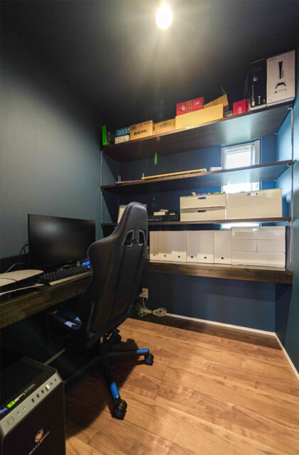 和モダンな外観に多彩なデザインが共演する完璧な動線の平屋 - トータルハウジング - 書斎