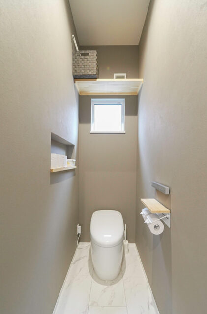 家事効率を極めた上質モダンスタイルの平屋 - トータルハウジング - トイレ