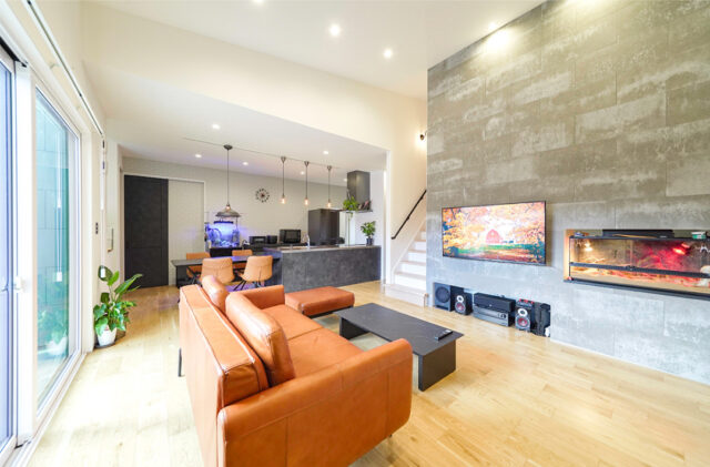 ガレージと中二階を備えた機能美あふれるスタイリッシュな平屋 - トータルハウジング - LDK