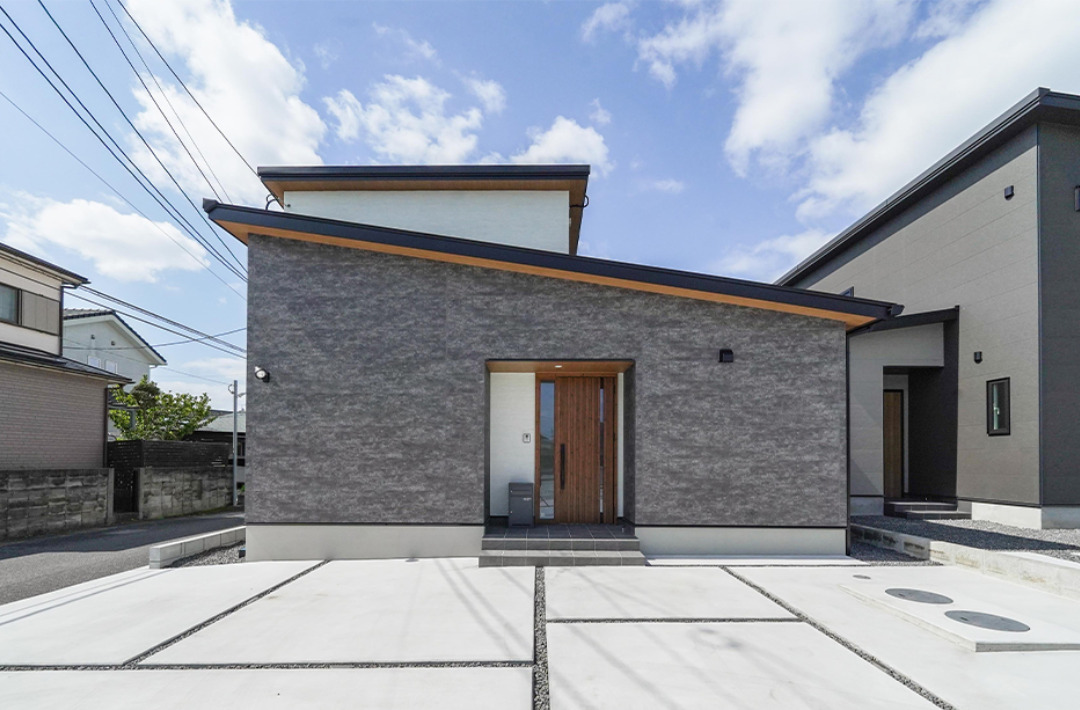 抜群の開放感を誇るLDKと平屋の心地よさが共鳴する立体的でモダンな二階建て - トータルハウジング - 外観