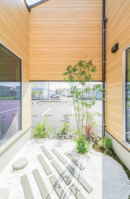 中庭 - 南薩モデル「スキップフロアと大容量収納の多層空間を活かした平屋」(南さつま市)- トータルハウジング