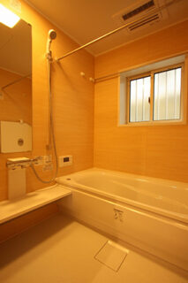 浴室 - 無垢材をふんだんに使用した温かみのある2階建て 津曲工業